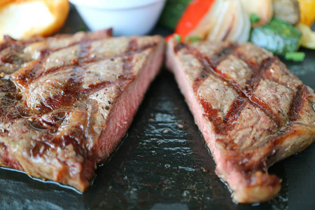 食物 木炭 烧烤 美食家 纹理 粉红色 午餐 牛腰肉 餐厅