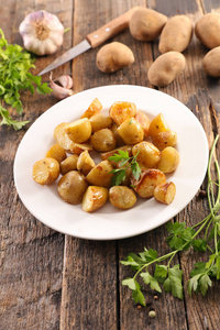 美味的 马铃薯 饮食 蔬菜 晚餐 盘子 开胃菜 烹饪 蘑菇