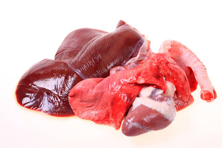 猪内脏器官的细节新鲜内脏猪在屠宰场用热水沸腾猪肚在黑板上分离的猪