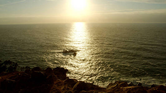 日落时分葡萄牙卡波达罗卡的迷人海岸
