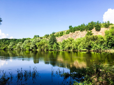 水库 场景 木材 天空 树叶 环境 风景 季节 阳光 池塘
