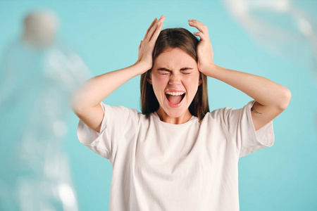 愤怒摇滚女孩尖叫图片