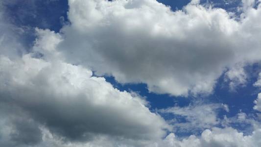 白天天空中的云图像