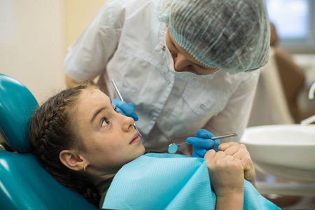 参观 诊所 医生 牙齿 病人 炎症 龋病 小孩 女孩 伤害