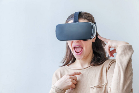 虚拟现实 照相机 模拟器 眼镜 可穿戴 模拟 视野 女人