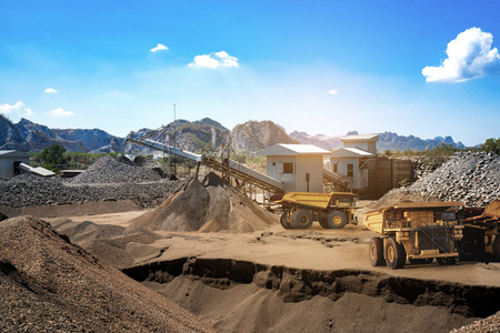 地质学 拖拉机 挖掘机 安全 工程 尘土飞扬 矿井 技术