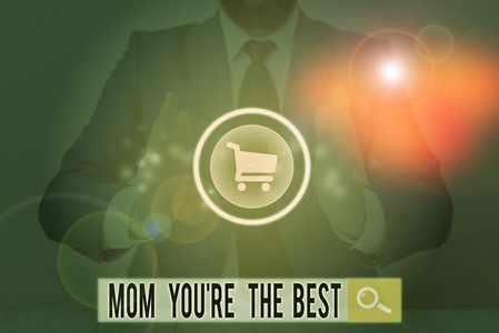 写便条告诉妈妈你是最棒的。商业照片展示你对母爱的感激之情。