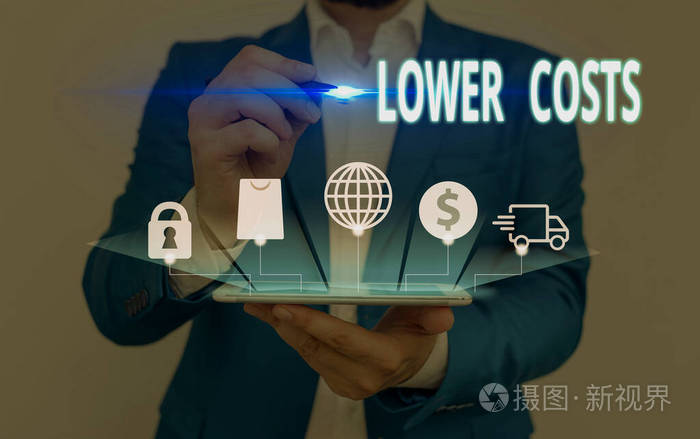 写便条显示成本更低商业照片展示了企业设置了低价格以加强产品分析
