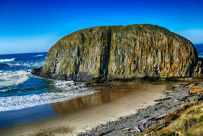 elephantrockwithreflectionsinincomingtide