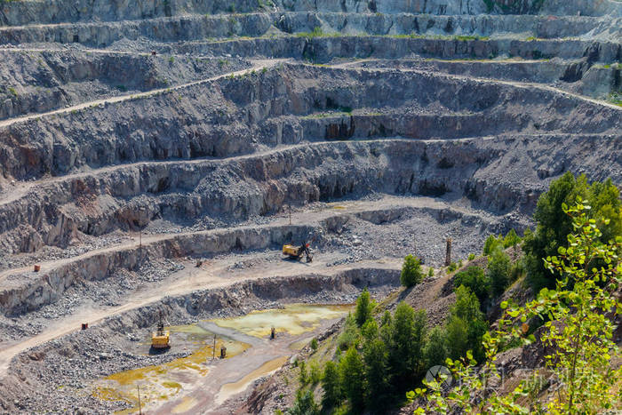 花岗岩采石场矿产资源的开采