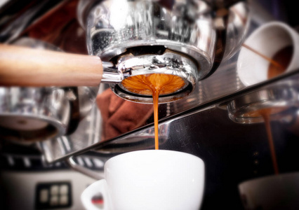 制作新鲜咖啡图片