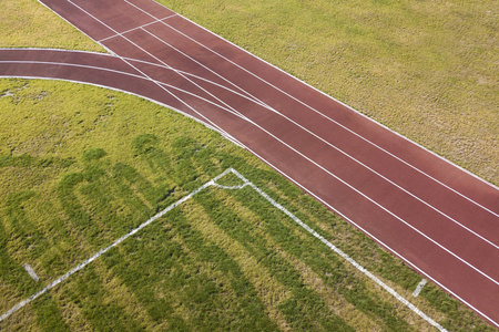 草坪跑道图片
