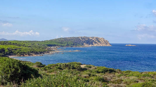 撒丁岛是位于地中海的一个美丽的意大利岛屿