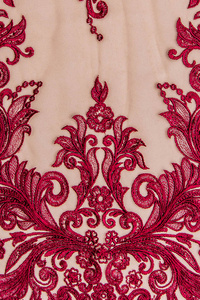 纹理蕾丝面料。白底花边工作室。纱或线制成的薄织物。象牙色蕾丝布的背景图像。米色背景上的红色蕾丝。