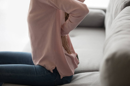 腰痛,按摩女性的身体,在女人的身体疼痛腰痛,按摩女性的身体,在女人的