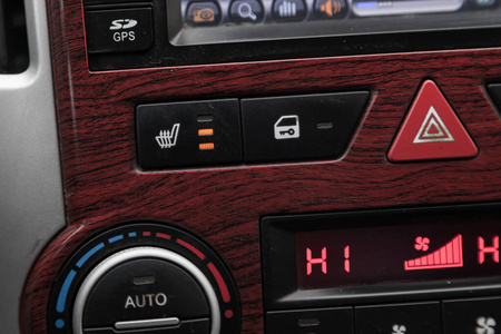 自动控制气候控制车的控制按钮图片