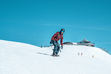 行动 乐趣 冬天 阿尔卑斯山 极端 滑雪者 运动 寒冷的