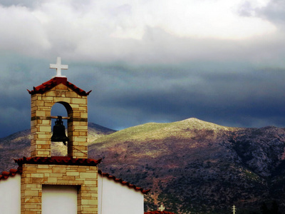 希腊克里特岛上的白色小教堂图片
