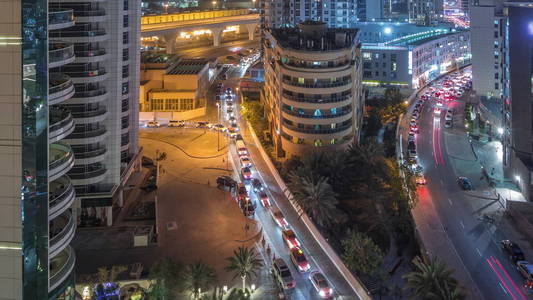 迪拜码头摩天大楼和长廊空中夜景，迪拜，阿拉伯联合酋长国