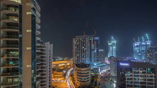 迪拜码头摩天大楼和长廊空中夜景，迪拜，阿拉伯联合酋长国