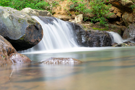 美丽的 岩石 落下 自然 流动 风景 公园 旅游业 植物