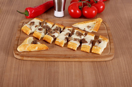 土耳其食品皮德披萨拉玛库恩肉和奶酪f