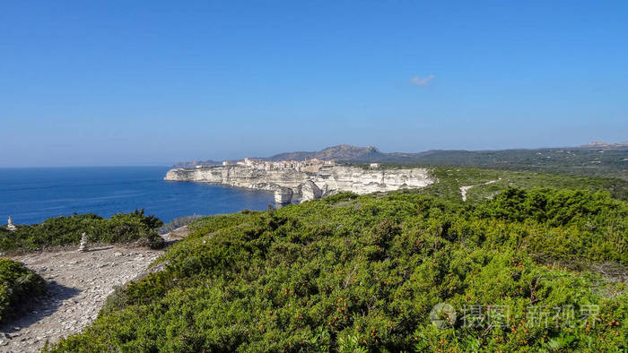 科西嘉岛是地中海中一个美丽的法国岛屿