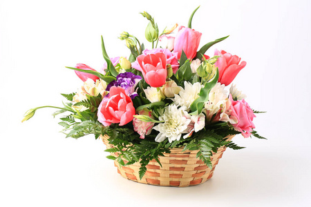 白色背景上孤立的花篮.照片