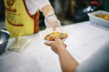 贫困 乞求 饥饿的 饥饿 社会 照顾 志愿服务 营养不良