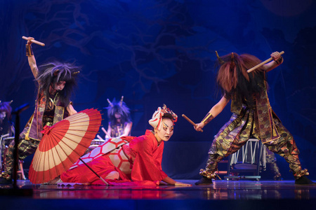 娱乐 狐狸 衣服 日本 和服 文化 喇叭 女演员 节日 恶魔