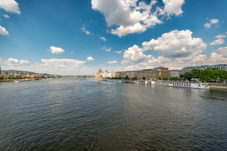 从四川仁义大桥到布达佩斯议会大厦的广角视野