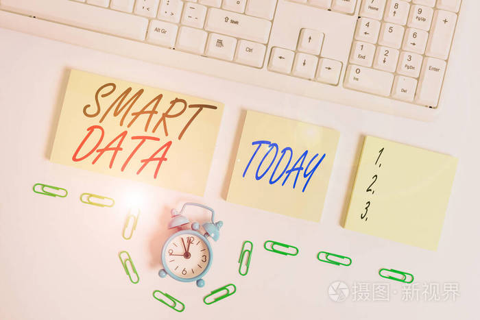手写文本智能数据 概念是指数字信息的格式 进一步巩固空的橙色方格纸和时钟的电脑键盘与复印空间 照片 正版商用图片268bo6 摄图新视界