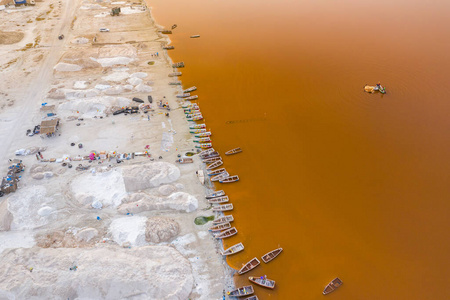 塞内加尔粉红湖的鸟瞰图。照片
