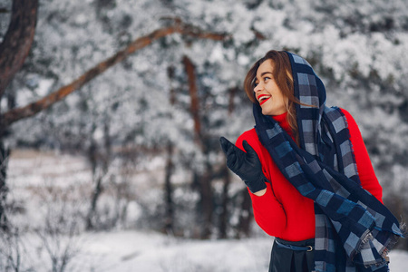 Elegant and young girl in a winter park