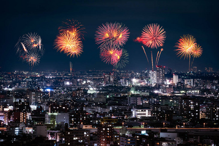 日本东京夜景中的烟花