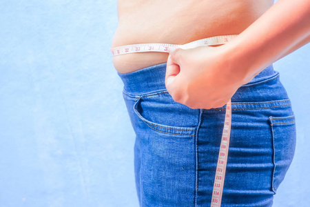 量腰围女人图片