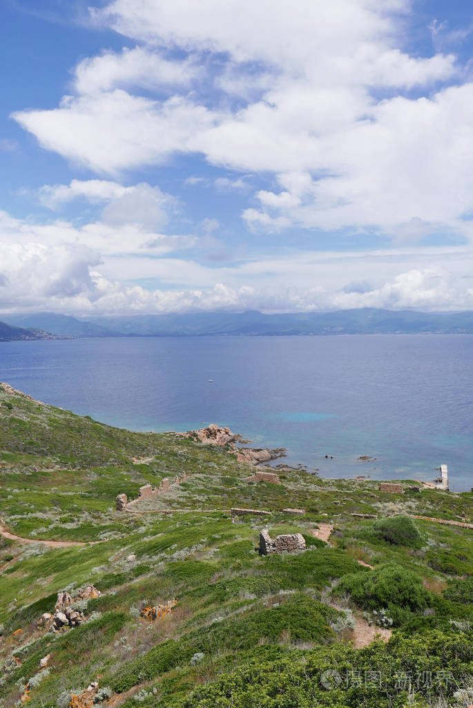 在科西嘉岛南部的美丽岛度假