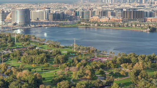 阿联酋迪拜市美丽公园和运河鸟瞰图