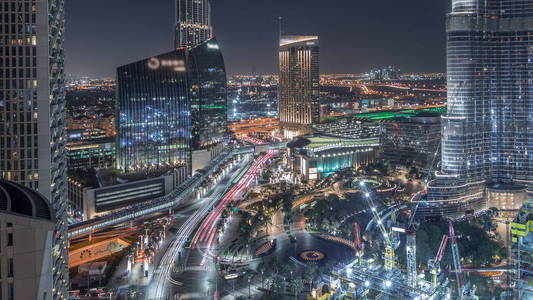 迪拜市中心全景天际线景观，包括购物中心喷泉和摩天大楼空中夜景