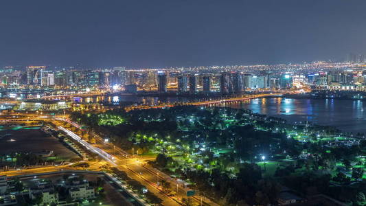 迪拜运河附近城市的夜间节奏图片