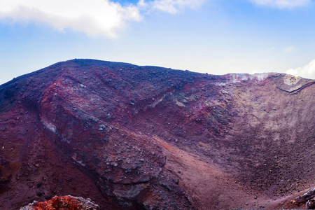 埃特纳火山，意大利西西里岛东海岸的活火山。