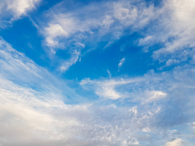 天空 高的