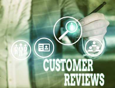 展示客户评论的概念性手写体。展示顾客对产品或服务的评论的商业照片。
