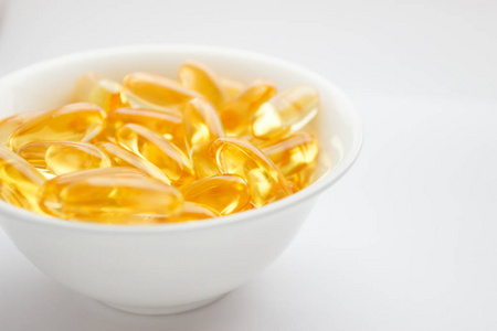 鱼油中的鲭鱼图片