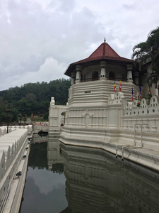 斯里兰卡康迪的圣牙舍利寺。