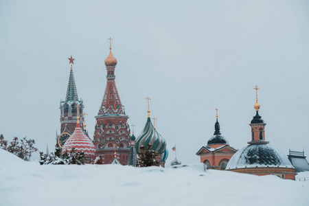 莫斯科的圣巴西尔大教堂被积雪覆盖