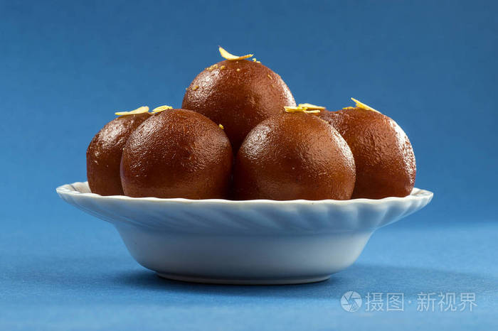 gulabjamun印度甜点干炸薯条白碗餐巾