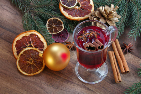 圣诞节 饮料 茴香 杯子 医学 酒精 柠檬 热的 颜色 假日