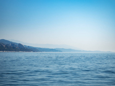 从海上俯瞰索契海岸带