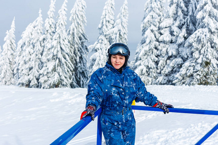 求助 美丽的 假日 滑雪板 女人 假期 寒冷的 闲暇 极端